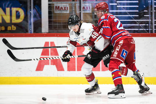 Malmö Redhawks Lauri Pajuniemi och Timrås Simon Forsmark