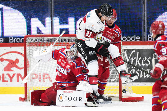 Timrås målvakt Tim Juel och Malmö Redhawks Axel Sundberg