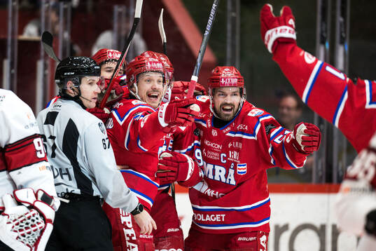Timrås Didrik Strömberg och Anton Lander jublar