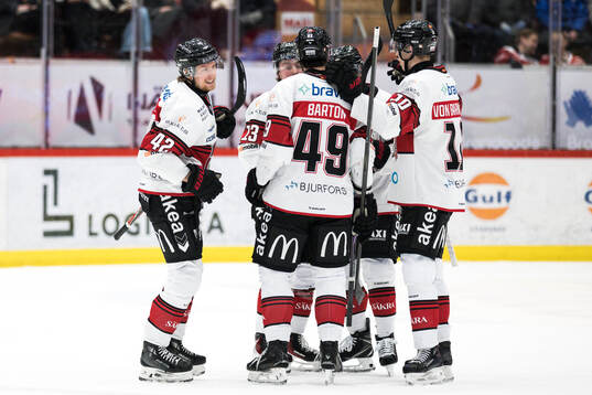 Malmö Redhawks Robin Salo jublar med lagkamrater