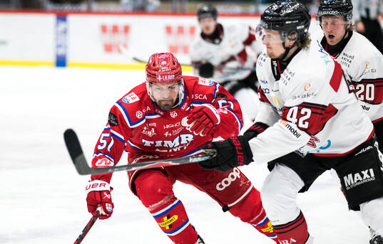 Timrås Anton Lander och Malmö Redhawks Robin Salo