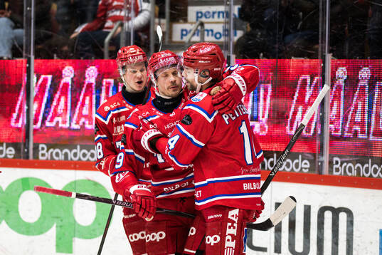 Timrås Didrik Strömberg och Emil Pettersson jublar