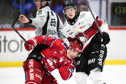 Timrås Linus Eriksson och Malmö Redhawks Joona Ikonen