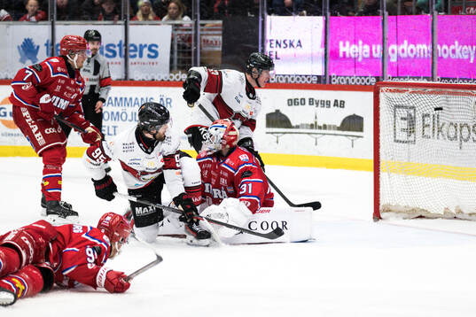 Malmö Redhawks Carl Persson gör 2-3 på Timrås målvakt