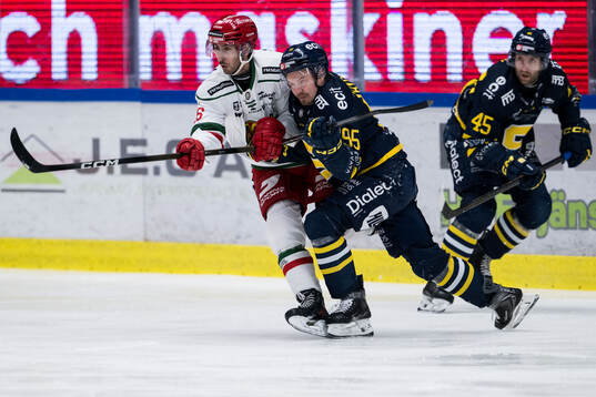 Moras Marcus Karlström och Södertäljes Teemu Väyrynen