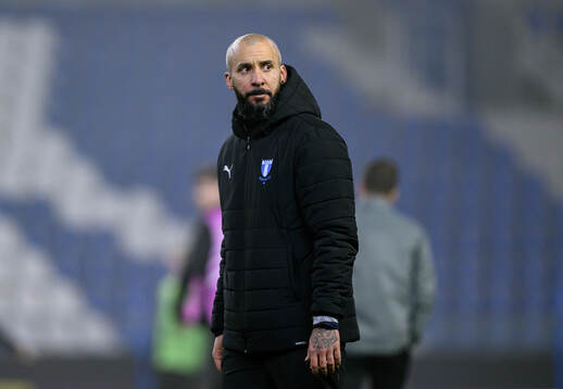 Assistant coach Guillermo Molins