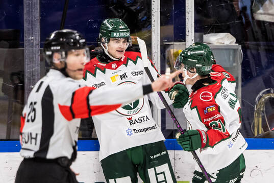 Frölundas Filip Cederqvist och Jere Innala jublar