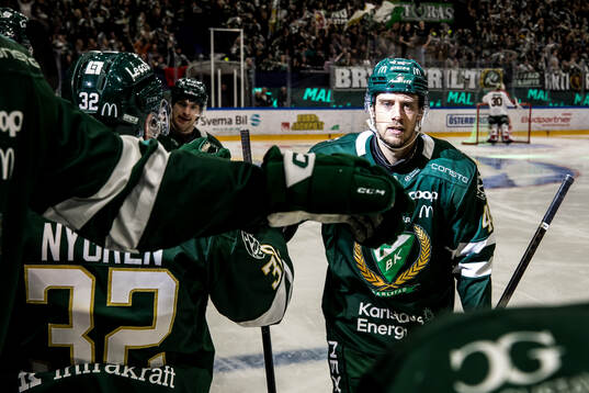 Färjestads Filip Roos jublar