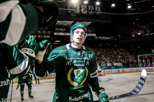 Färjestads Viktor Lodin jublar