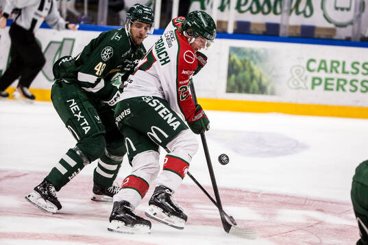 Färjestads Filip Roos och Frölundas Theodor Niederbach