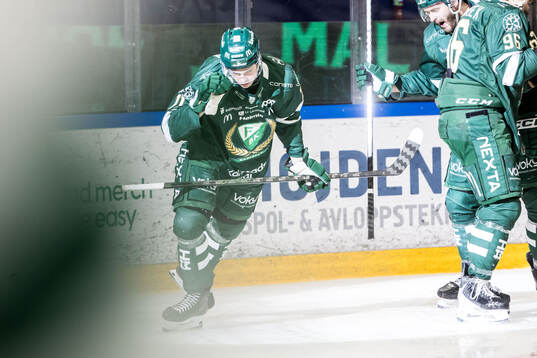 Färjestads Viktor Lodin jublar