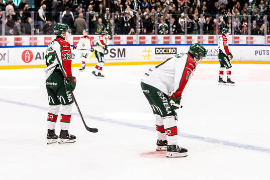 Frölundas Noah Hasa och Max Lindholm deppar