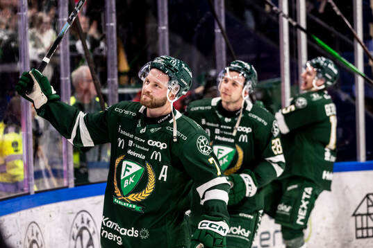 Färjestads Axel Bergkvist jublar