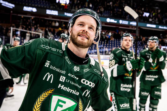 Färjestads Axel Bergkvist jublar