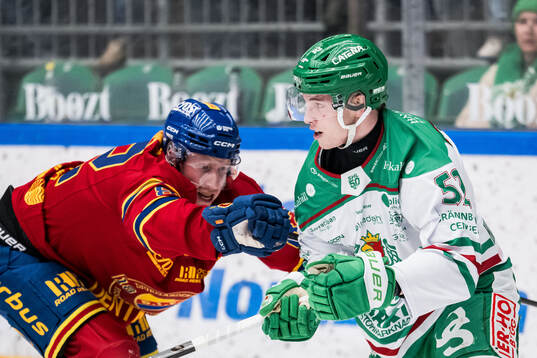Djurgårdens Colby Sissons och Rögles Felix Nilsson