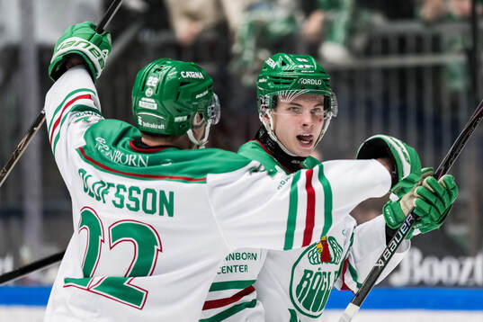 Rögles Fredrik Olofsson och Felix Nilsson jublar