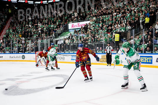 Djurgårdens Colby Sissons och Rögles Felix Nilsson