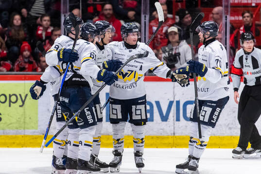 HV71s Jonathan Ang jublar vid 1-2