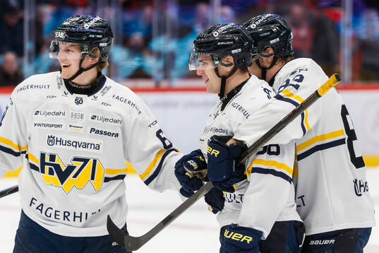 HV71s Axel Rindell, Nikola Pasic och Santeri Hatakka jublar