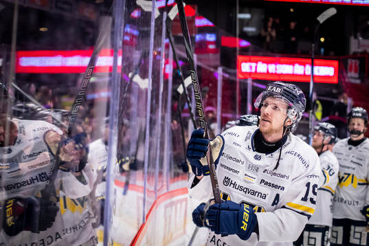 HV71s Niklas Hansson jublar