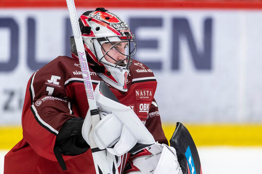 Örebros målvakt Jhonas Enroth deppar