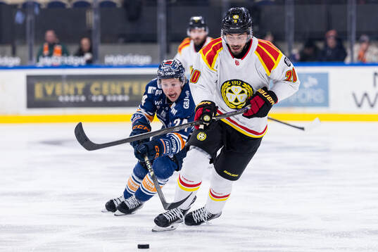 Växjös Karl Henriksson och Brynäs Tyler Vesel