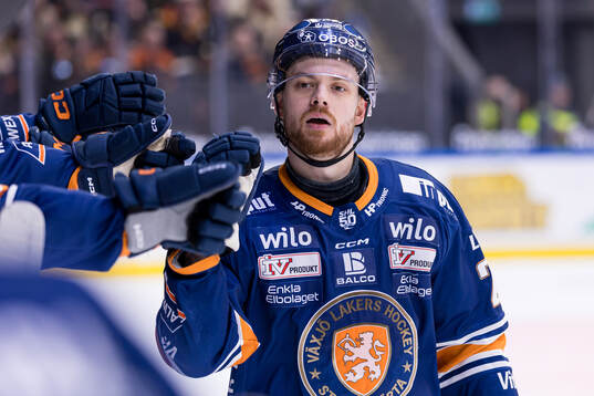 Växjös Lucas Elvenes jublar