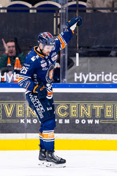 Växjös Lucas Elvenes jublar