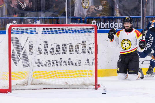 Brynäs Tyler Vesel jublar