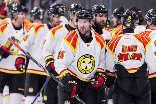Brynäs Simon Bertilsson jublar