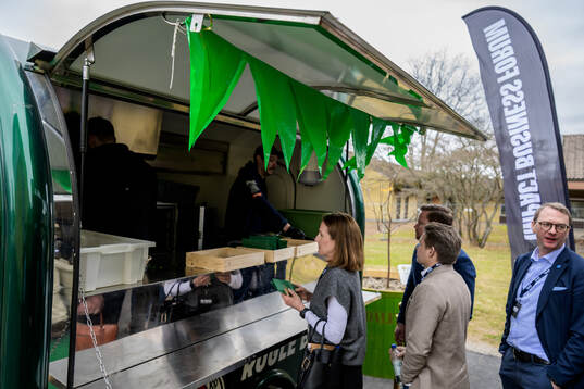 Lunchservering från foodtruck