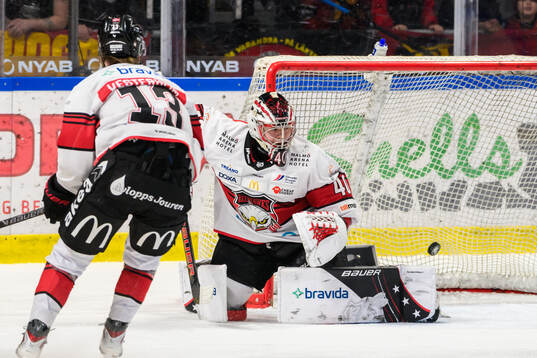 Malmö Redhawks målvakt Oskar Blomgren släpper in 1-1