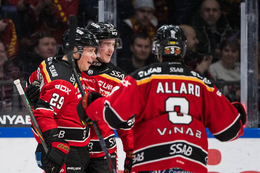 Luleås Erik Gustafsson och Filip Eriksson jublar