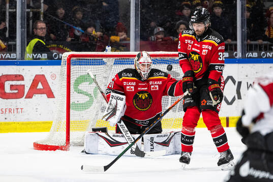 Luleås målvakt Matteus Ward och Oscar Engsund