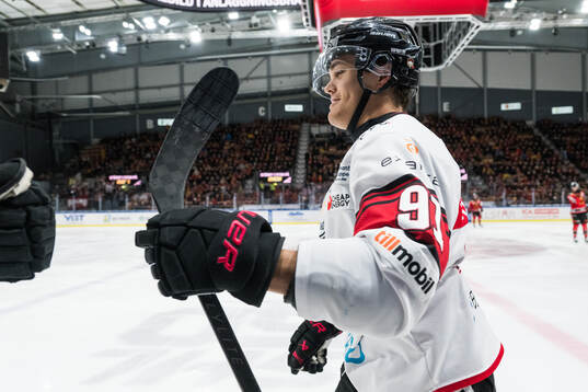 Malmö Redhawks Axel Sundberg jublar