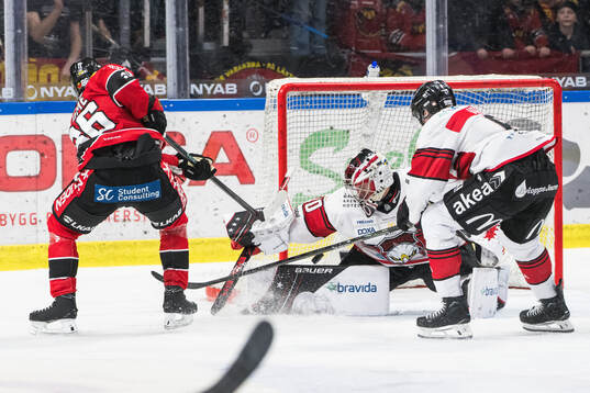 Luleås Mathias Bromé gör 4-3 på Malmö Redhawks
