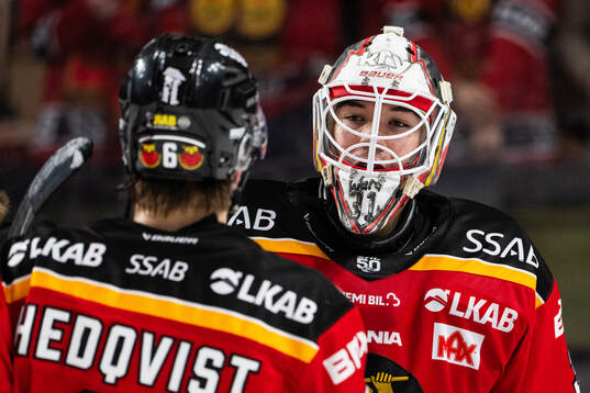 Luleås målvakt Matteus Ward jublar