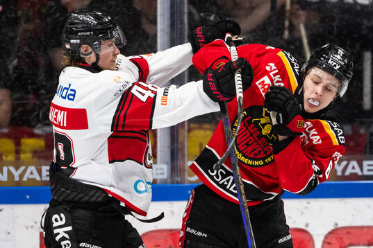 Malmö Redhawks Lauri Pajuniemi och Luleås Isac Hedqvist