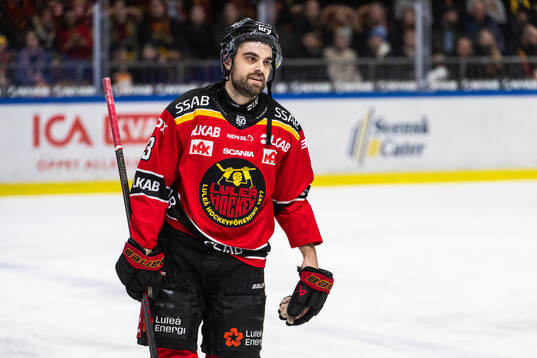 Luleås Frederic Allard lämnar isen