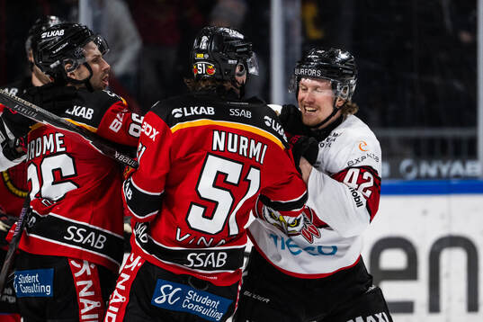 Luleås Markus Nurmi och Malmö Redhawks Robin Salo