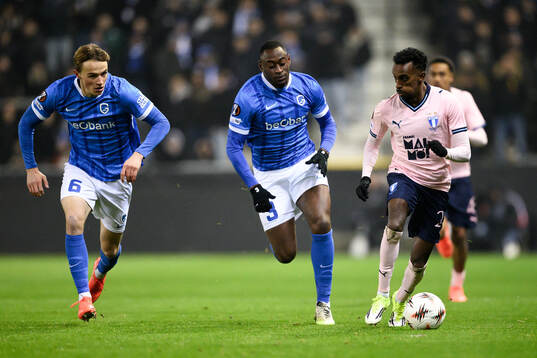Sadick Mujaid and Matte Smets against Taha Ali of Malmö FF