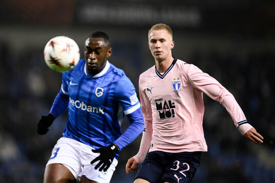 Sadick Mujaid of KRC Genk and Daniel Gudjohnsen of Malmö FF