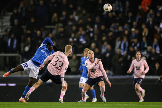 Yaimar Medina of KRC Genk against Daniel Gudjohnsen and
