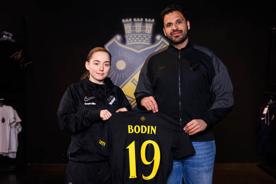 s sportchef Zinar Spindari i samband med att hon