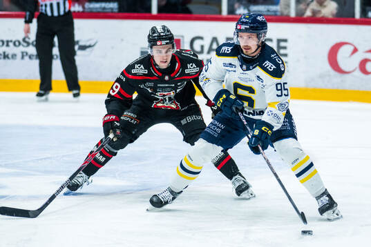 Nybros Elias Stenman och Södertäljes Teemu Väyrynen