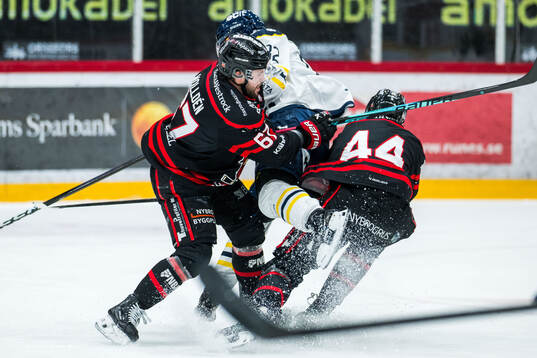 Nybros Alexander Molldén och Södertäljes Roope Laavainen