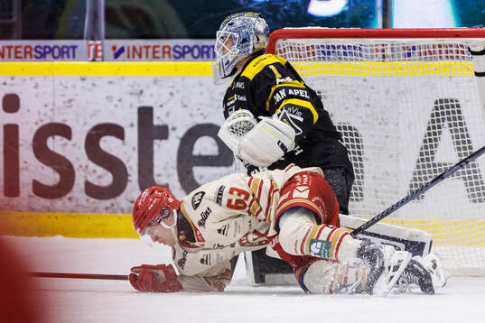 Västerås målvakt Oliver Håkansson och Kalmars Matt