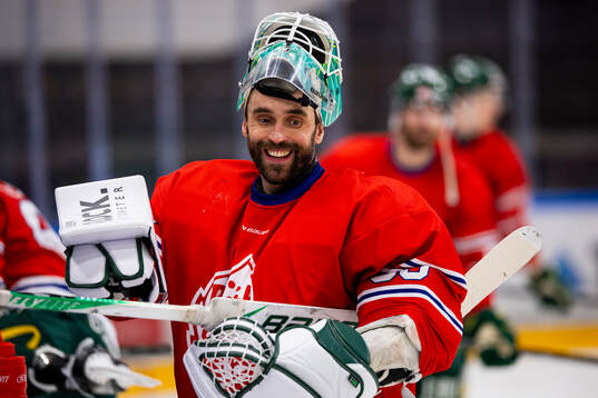 Björklövens målvakt Frans Tuohimaa innan ishockeymatchen