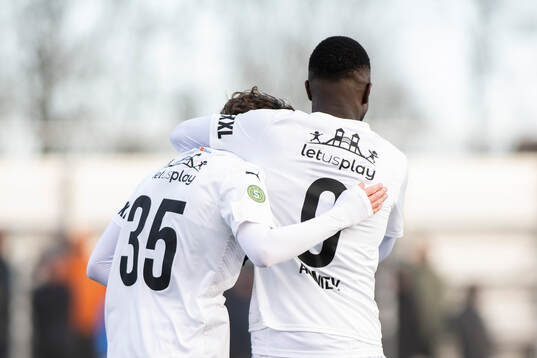 Helsingborgs Lucas Landgren Persson och Adam Akimey jublar