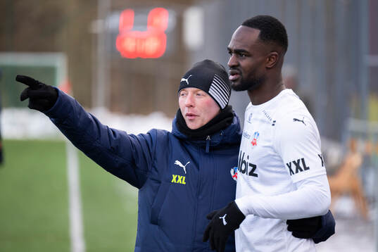 Helsingborgs manager Stevie Grieve och Adam Akimey